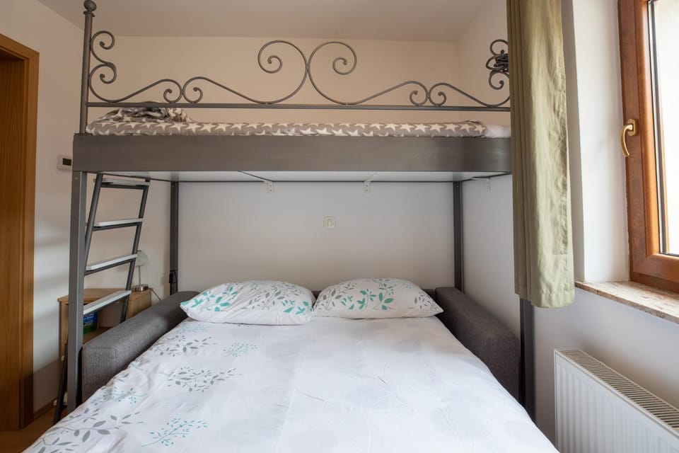 Bed, Bedroom, bunk bed