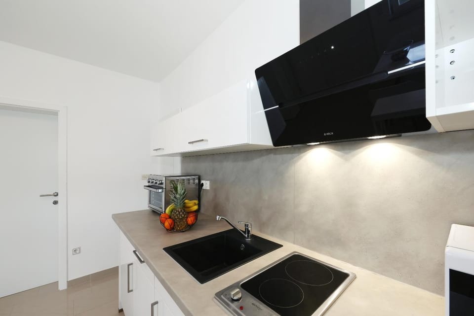 Apartments ROSINI, 300m from the beach with shared tavern and bikes, Nin Apartment in Zadar County