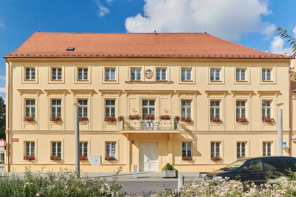 Property building, Neighbourhood