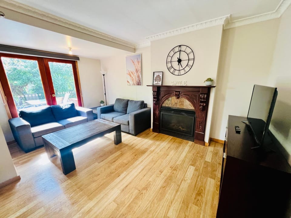 Lounge or bar, Seating area