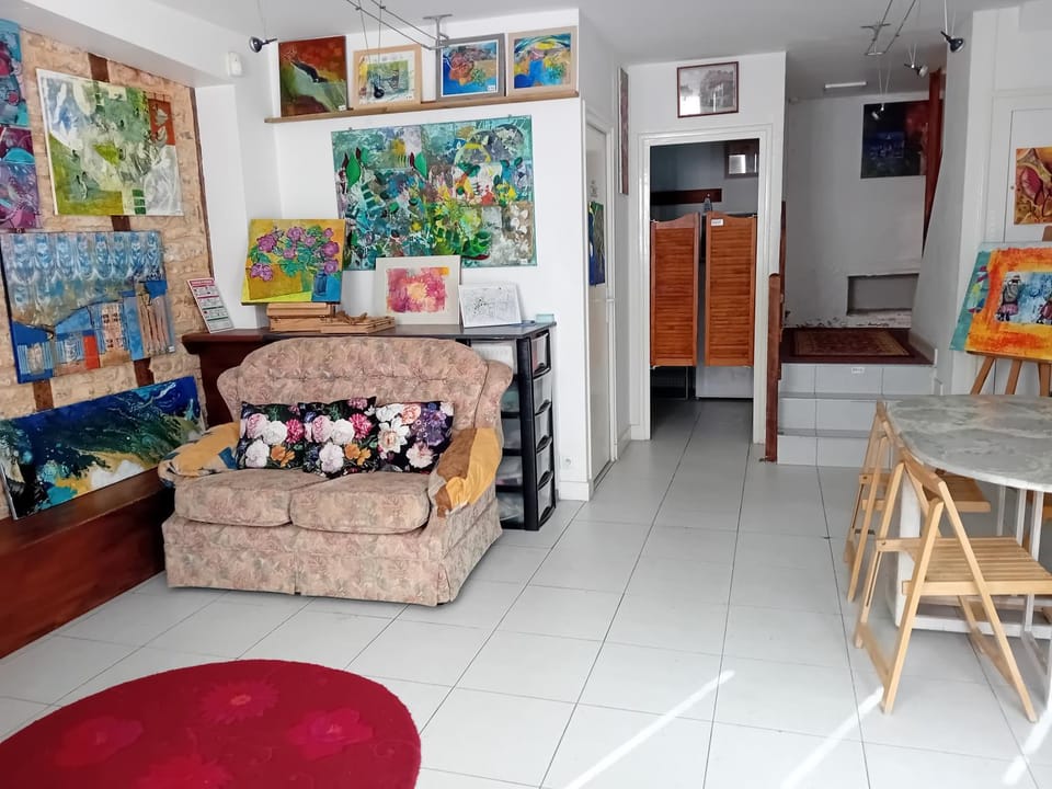 Communal lounge/ TV room
