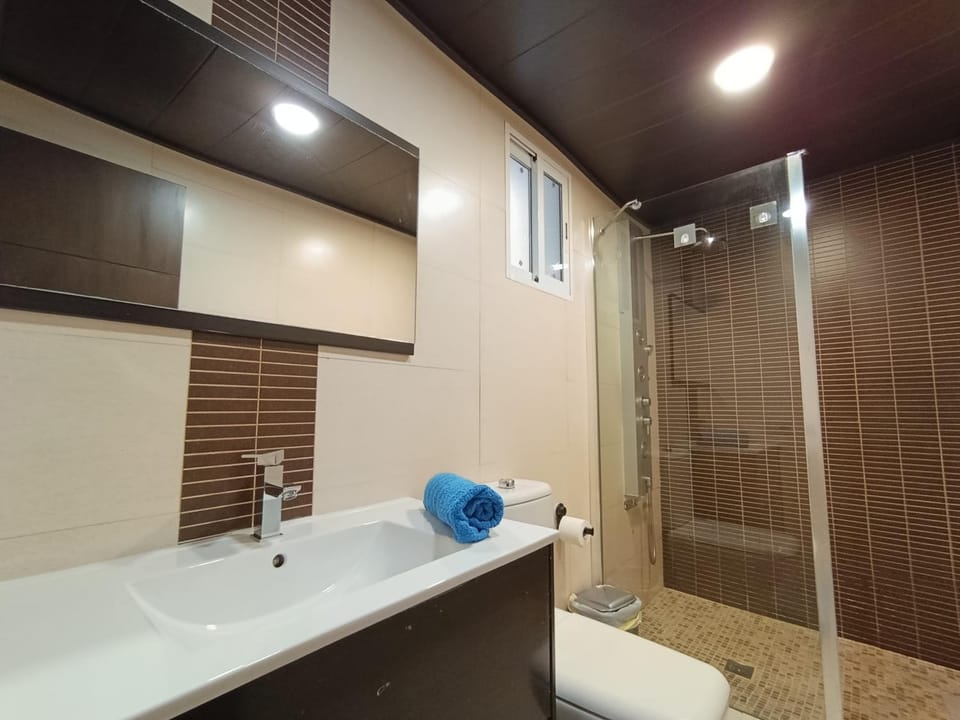 Shower, towels