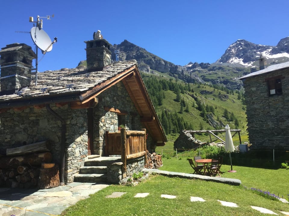 CHALET GORRET CHENEIL Chalet in Valtournenche