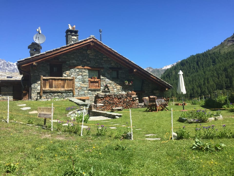 CHALET GORRET CHENEIL Chalet in Valtournenche