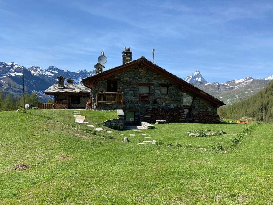 CHALET GORRET CHENEIL Chalet in Valtournenche