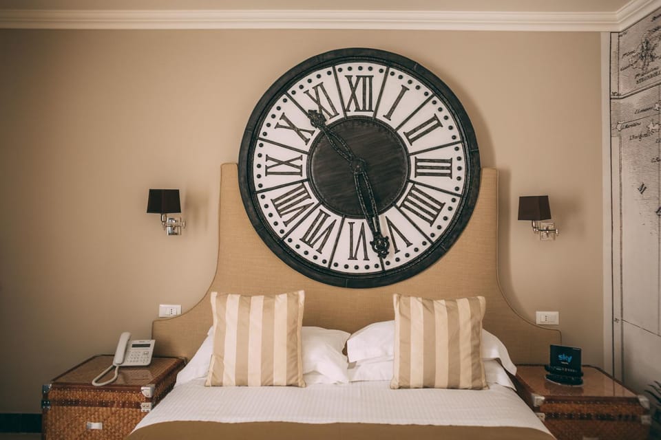 Bed, Photo of the whole room, Decorative detail