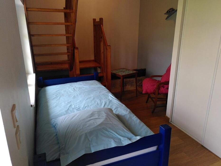 Bed, Photo of the whole room, Seating area