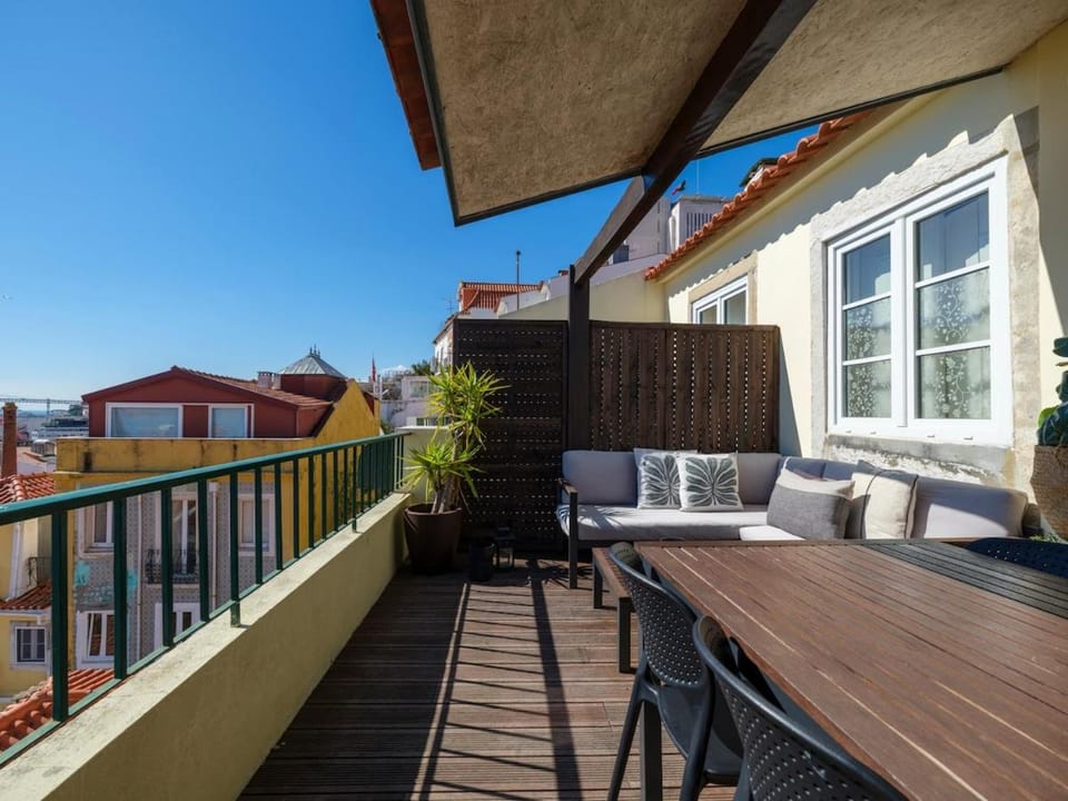 Breathtaking River-City View Two Private Terraces 3 Bedrooms and 3 Bathrooms 17th Century Building Central Bica Chiado District Apartment in Lisbon