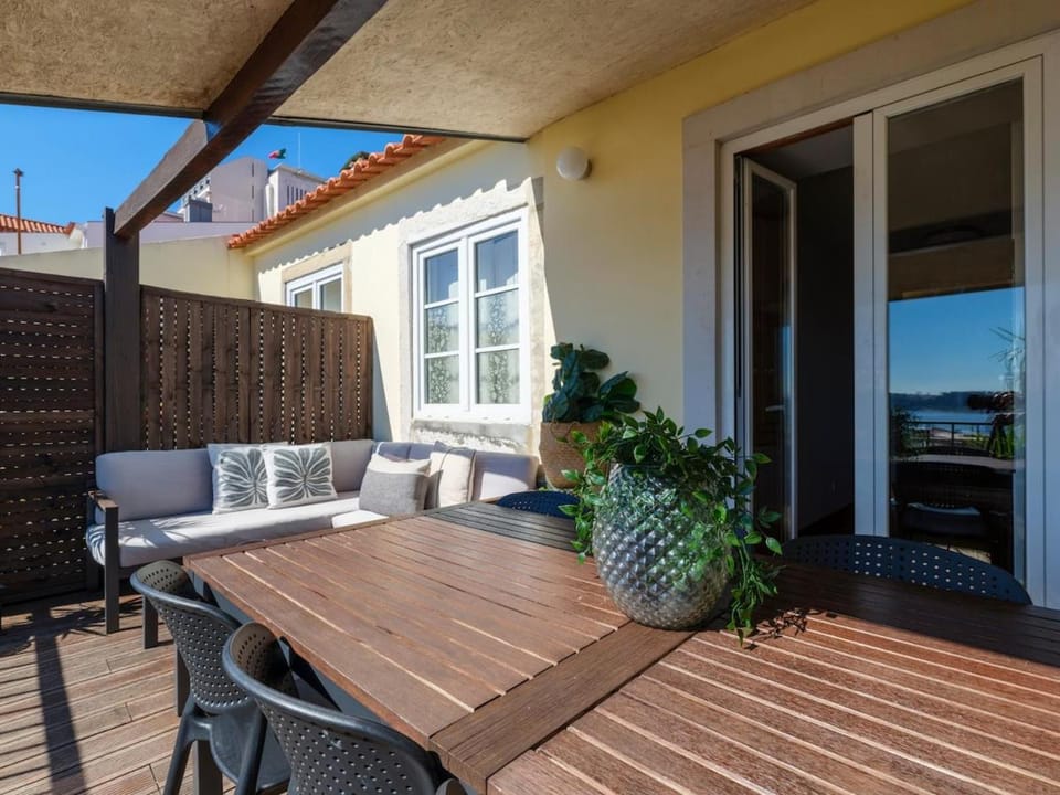 Breathtaking River-City View Two Private Terraces 3 Bedrooms and 3 Bathrooms 17th Century Building Central Bica Chiado District Apartment in Lisbon
