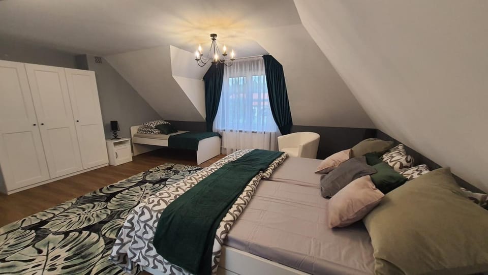 Bed, Photo of the whole room, Seating area, Bedroom, wardrobe