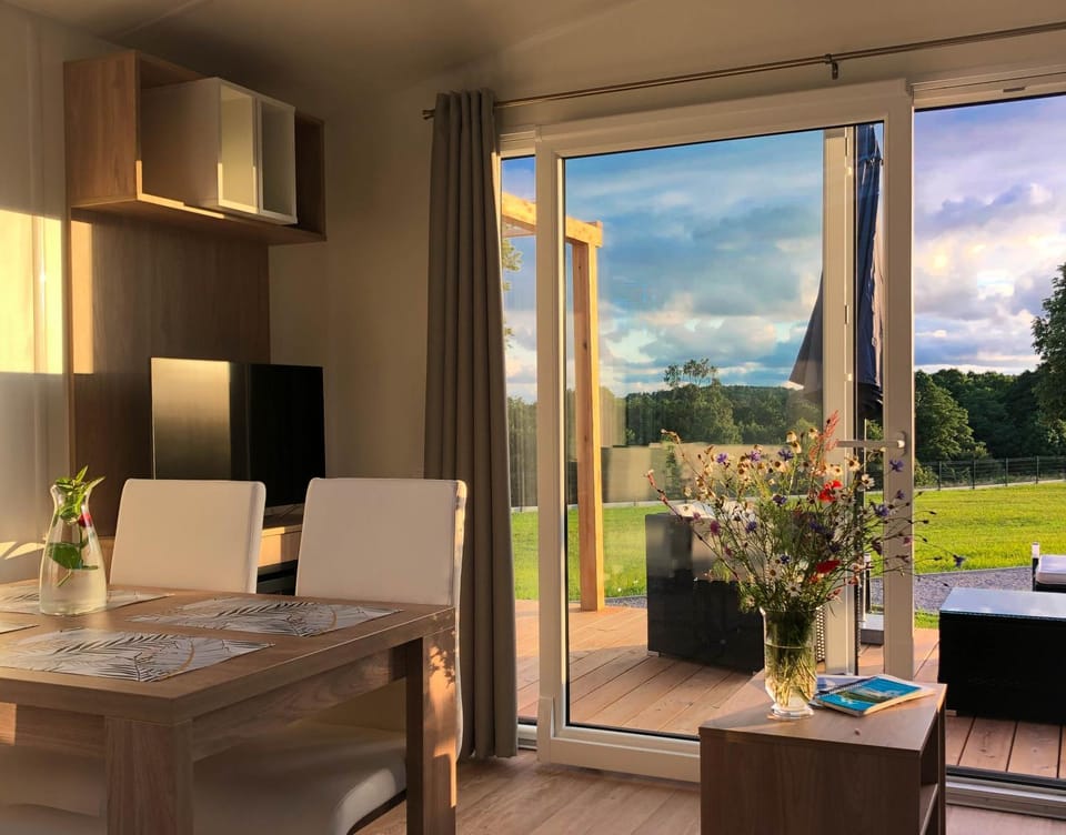 Day, View (from property/room), Balcony/Terrace, Living room, Seating area, Dining area