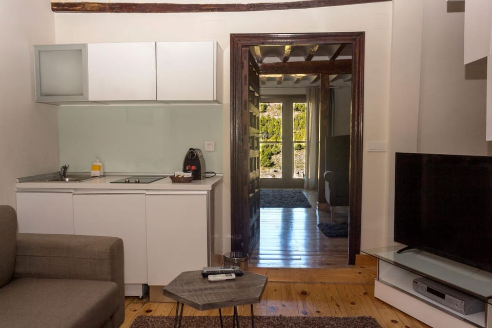 Kitchen or kitchenette, Seating area