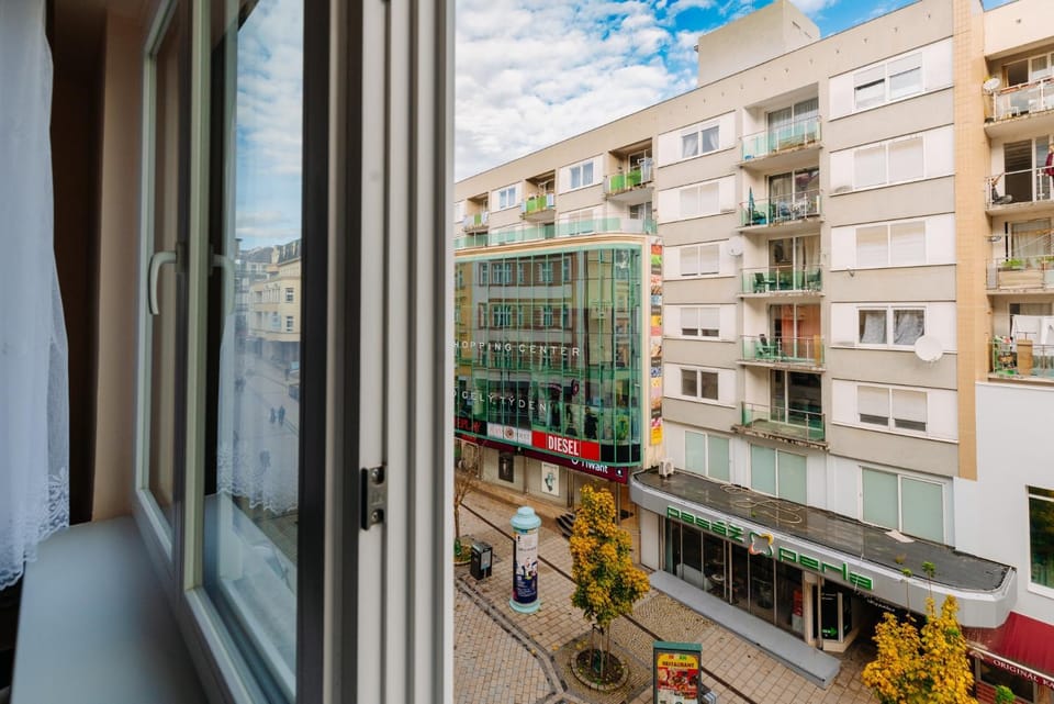 Day, Neighbourhood, City view, Location