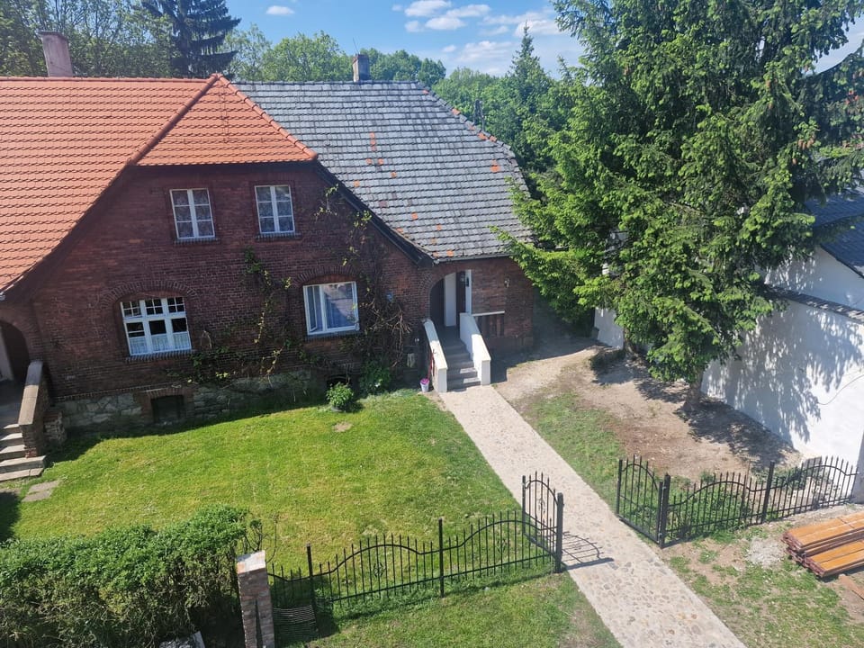 Property building, Spring, Day, Natural landscape, Garden, Garden view