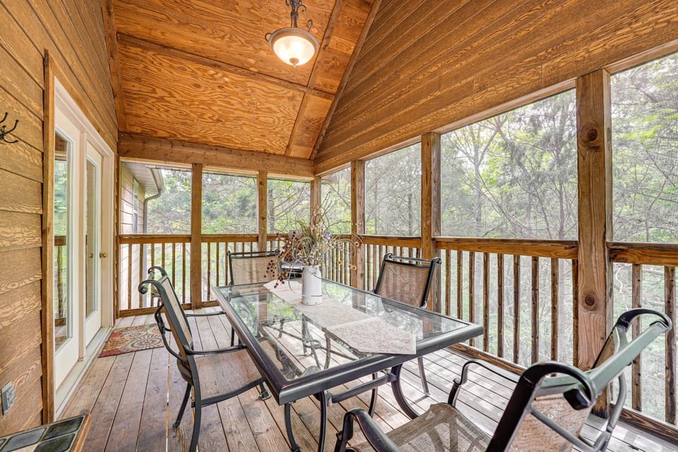 5 Mi to Silver Dollar City! Family Cabin Near Golf Cabin in Table Rock Lake