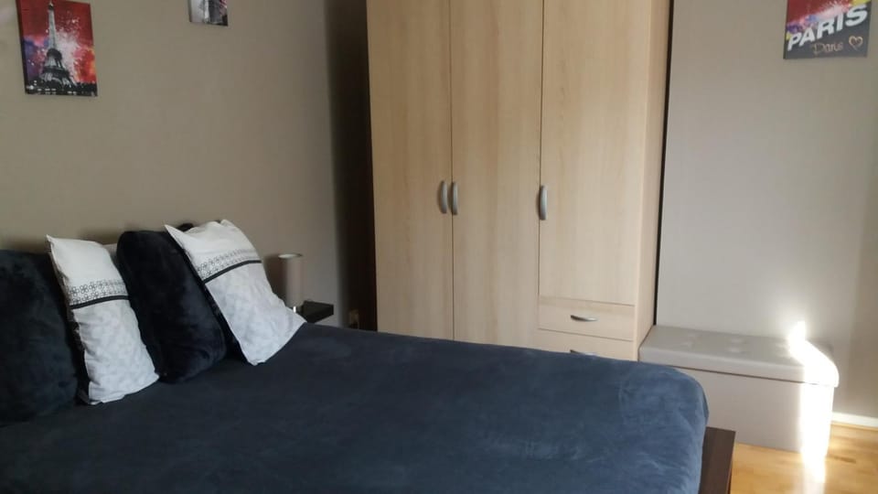 Bed, Bedroom, wardrobe