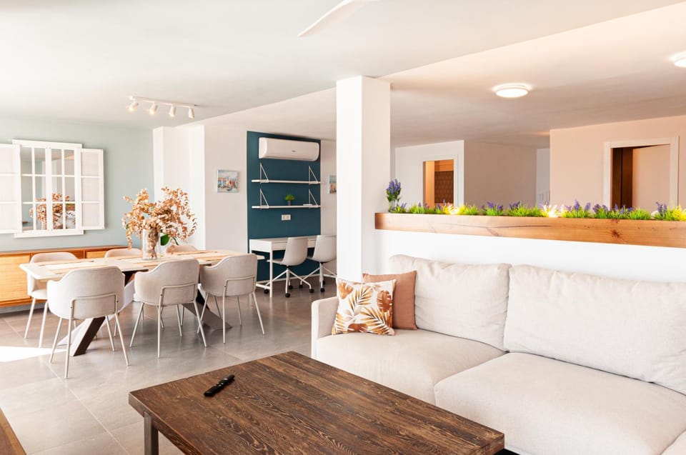 Living room, Lounge or bar