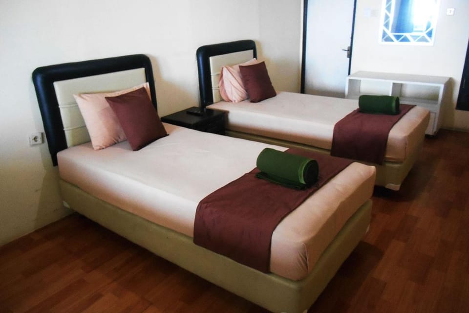 Bedroom, towels