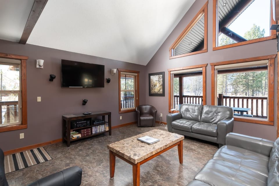 Raven Cabin Cabin in Valemount