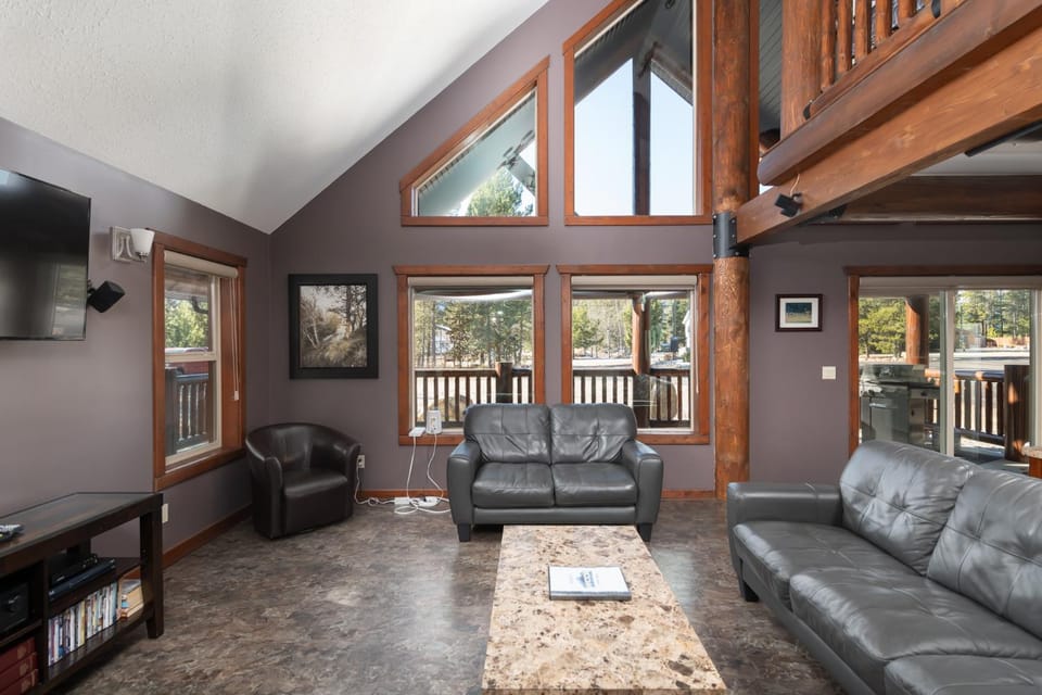 Raven Cabin Cabin in Valemount