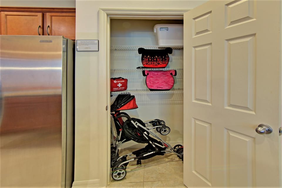 4 Bedroom SunHaven Townhouse with Pool Near Disney Villa in Osceola County