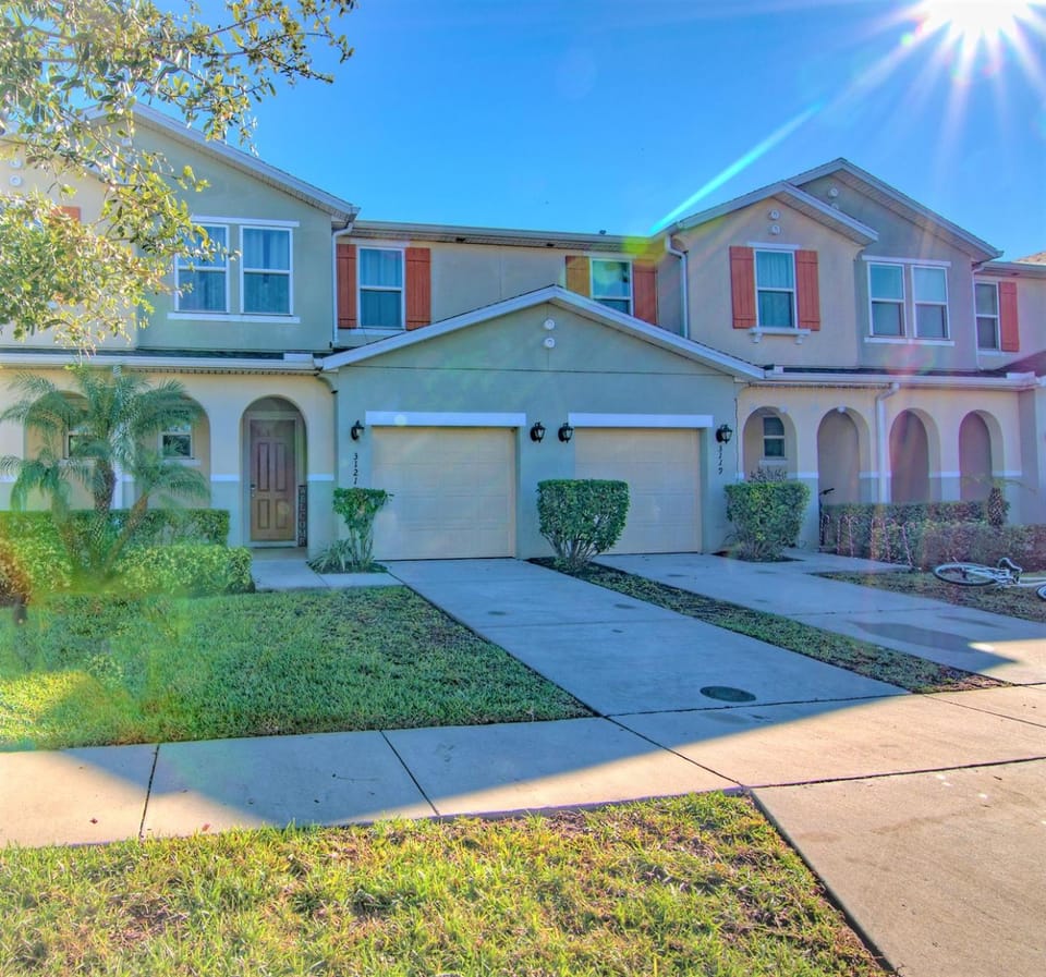 4 Bedroom SunHaven Townhouse with Pool Near Disney Villa in Osceola County