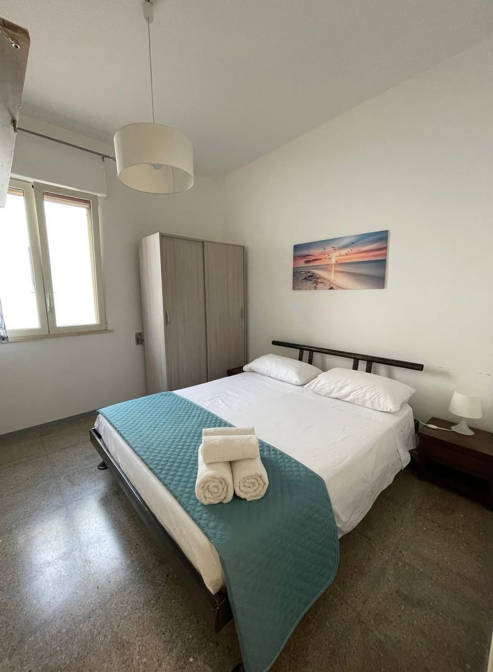 Photo of the whole room, Bedroom, wardrobe