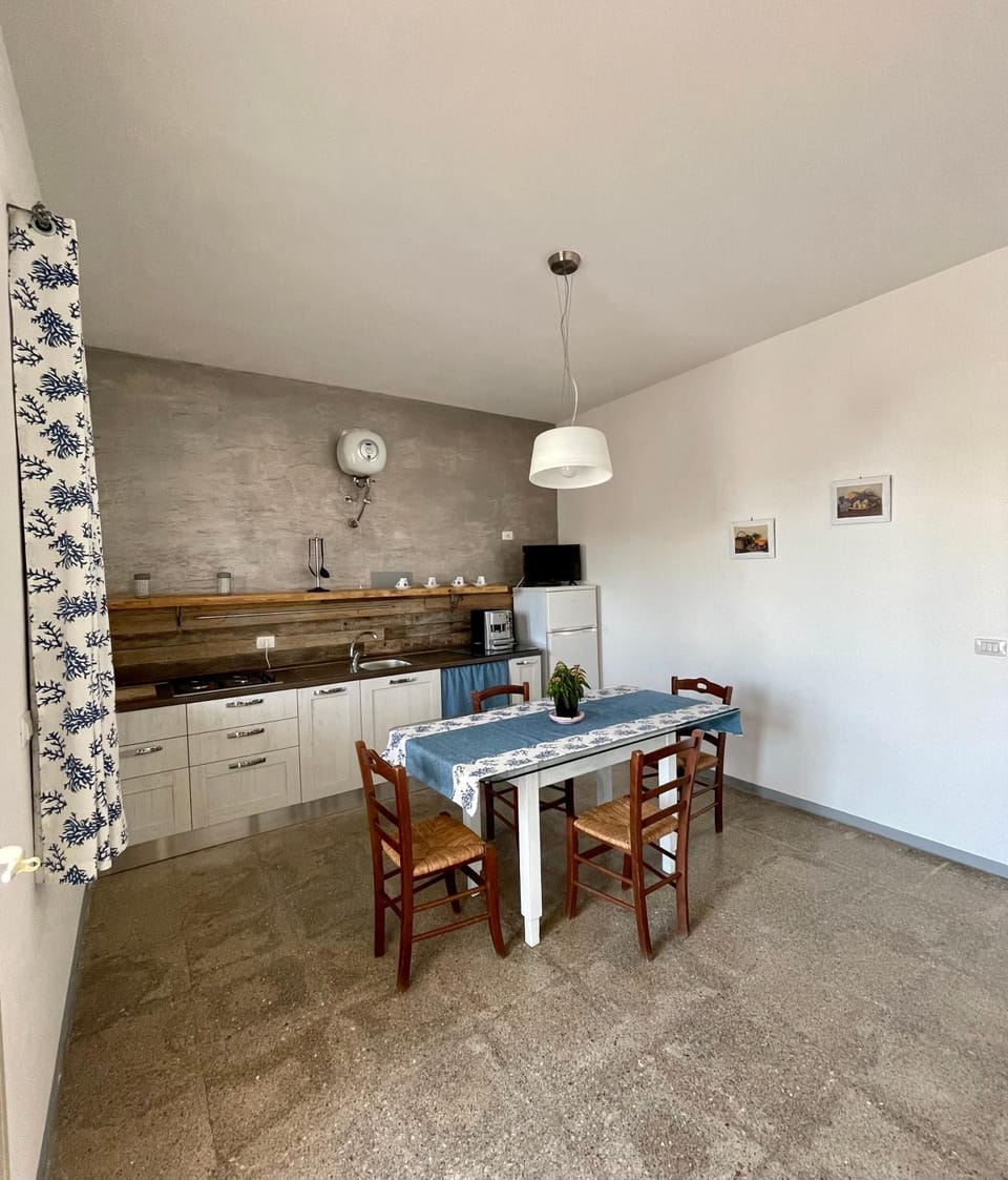 Kitchen or kitchenette, Living room, Dining area, minibar, stove