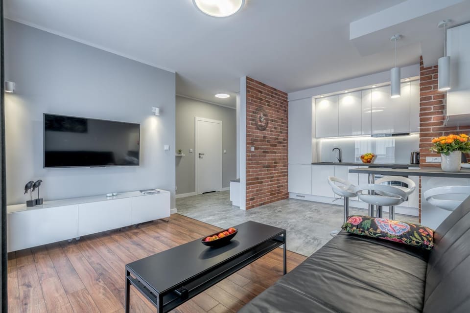 TV and multimedia, Kitchen or kitchenette, Living room, Seating area, Dining area
