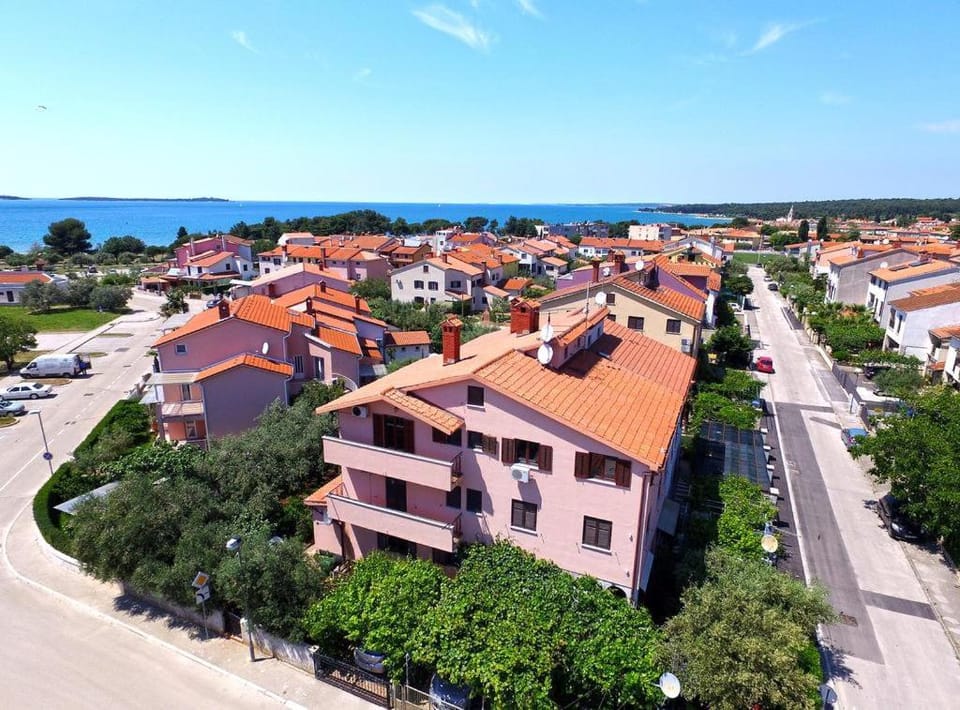 Property building, Bird's eye view, Street view, Location