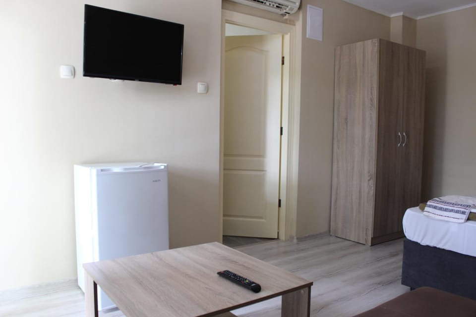 TV and multimedia, Photo of the whole room, Bedroom