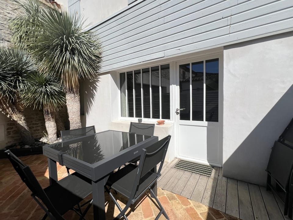 Patio, Dining area