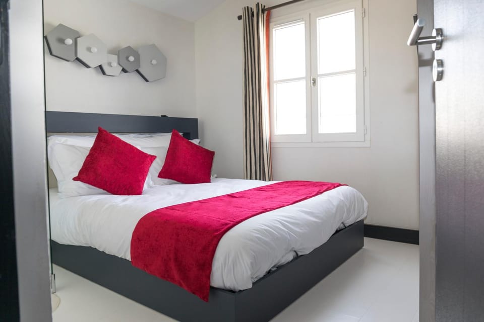 Bed, Photo of the whole room, Bedroom