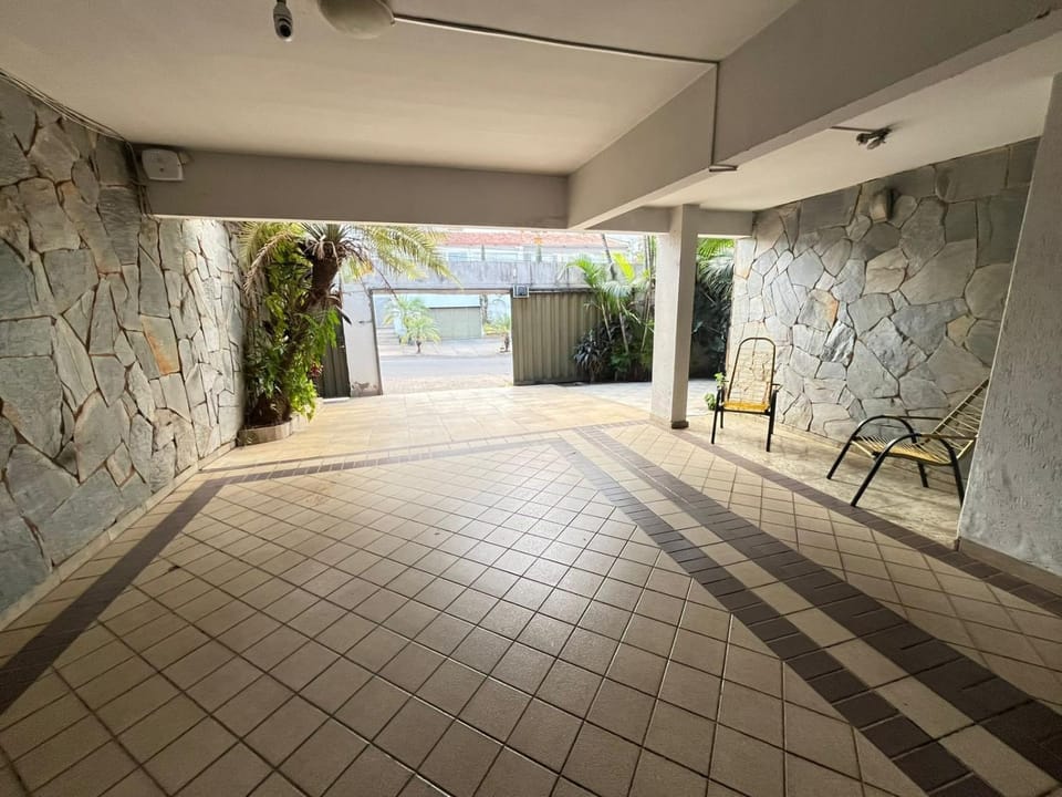 Casa Quintal Setor Bueno! 5 quartos com ar split e internet ultra! 4 vagas de garagem! Bem localizado! Marista Parques Areião e Vaca Brava Hospital Premium Mater Dei Smart e Blue Fit Perdomo Goiânia Shopping! House in Goiania