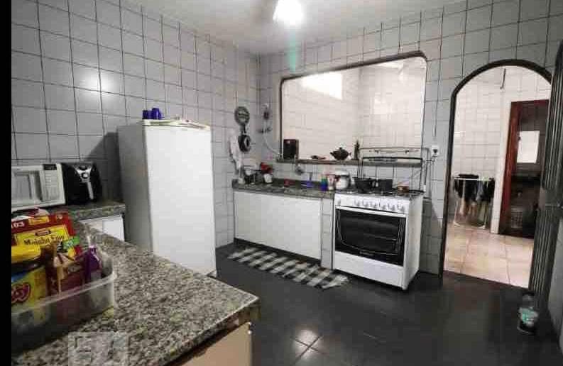 Casa Quintal Setor Bueno! 5 quartos com ar split e internet ultra! 4 vagas de garagem! Bem localizado! Marista Parques Areião e Vaca Brava Hospital Premium Mater Dei Smart e Blue Fit Perdomo Goiânia Shopping! House in Goiania