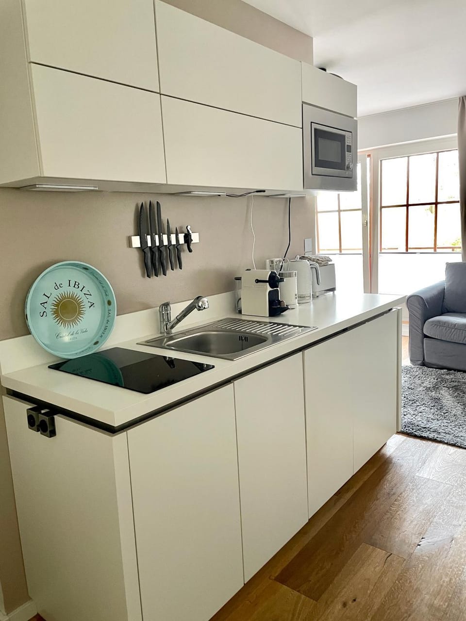 Kitchen or kitchenette, Living room, dishwasher, stove