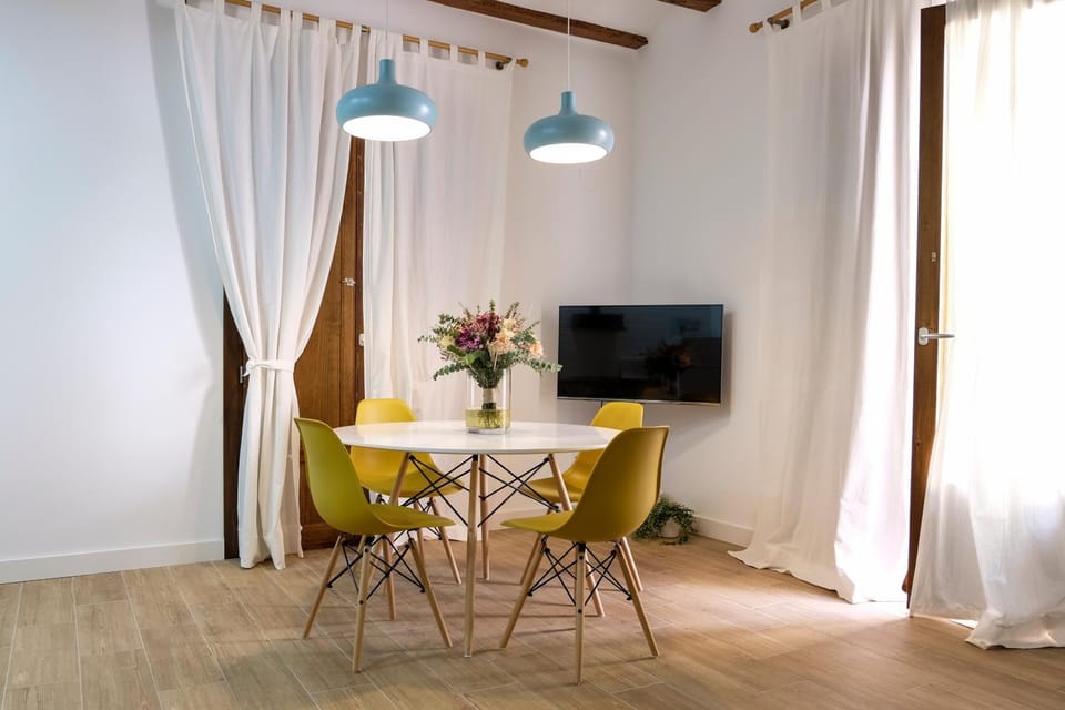 Communal lounge/ TV room, Dining area