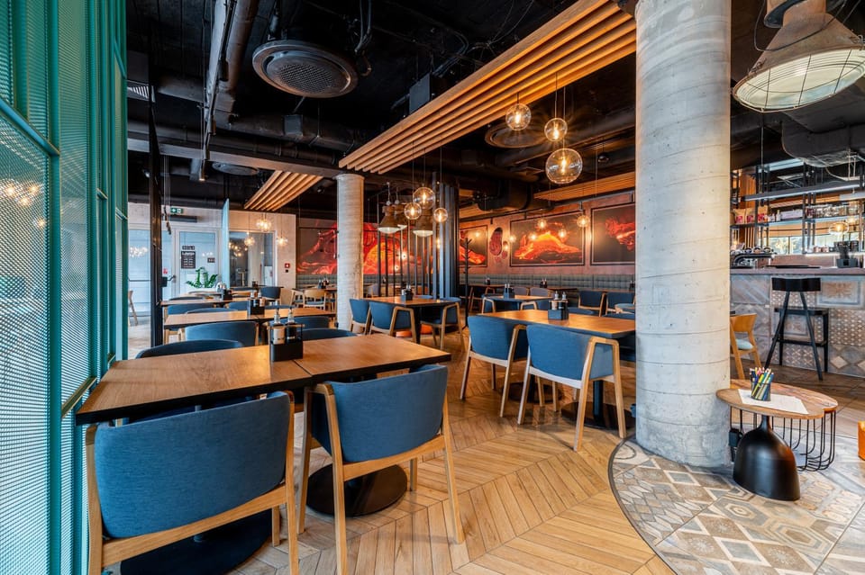 Restaurant/places to eat, Lounge or bar