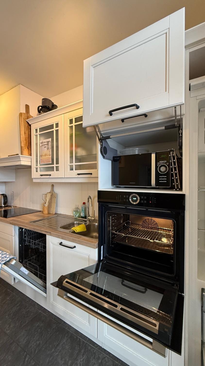 Kitchen or kitchenette, oven, stove