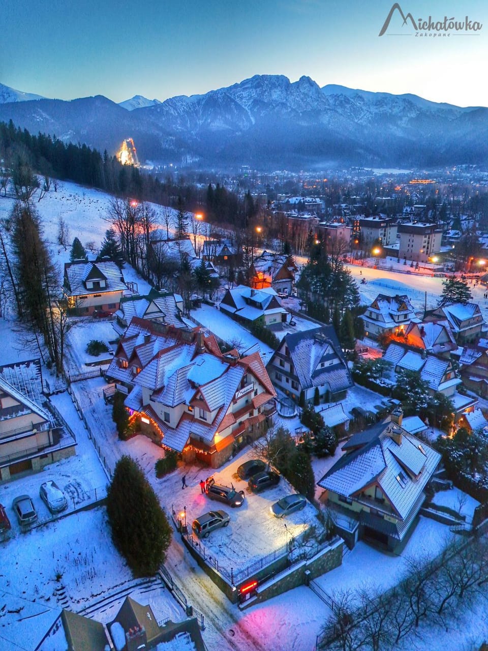 Property building, Off site, Ski School, Skiing, City view, Mountain view