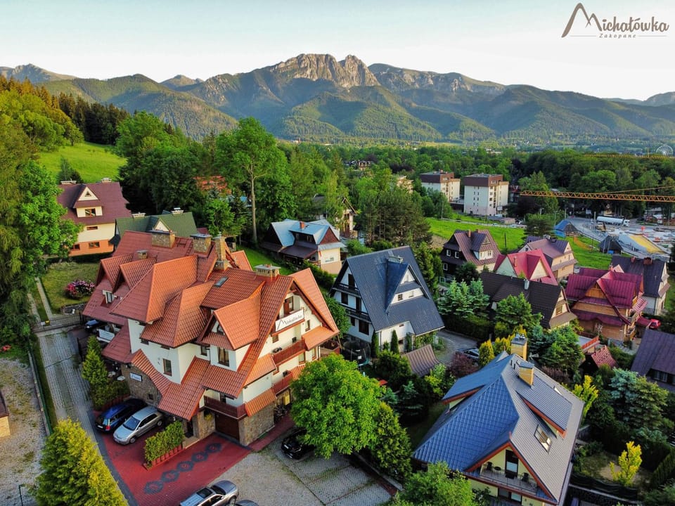 Property building, Bird's eye view, City view, Mountain view