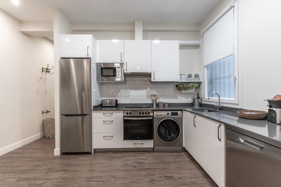Prime Location Bilbao | 4BR, 2BA & Parking Apartment in Bilbao