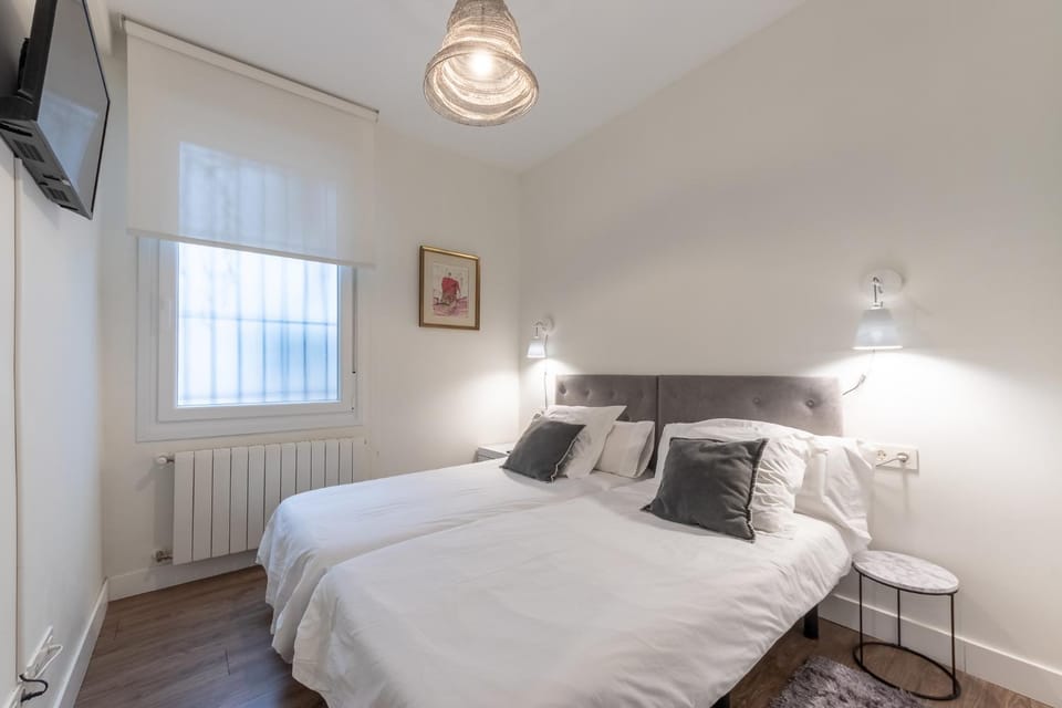 Prime Location Bilbao | 4BR, 2BA & Parking Apartment in Bilbao