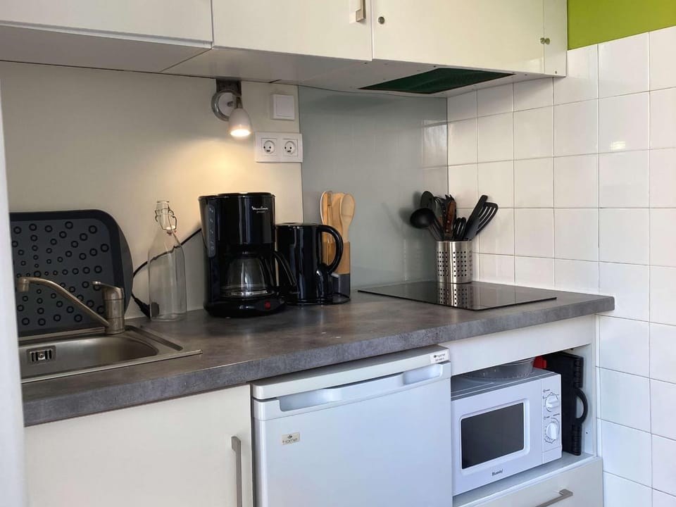 Studio confortable face aux Thermes avec balcon - FR-1-553-26 Apartment in Balaruc-les-Bains