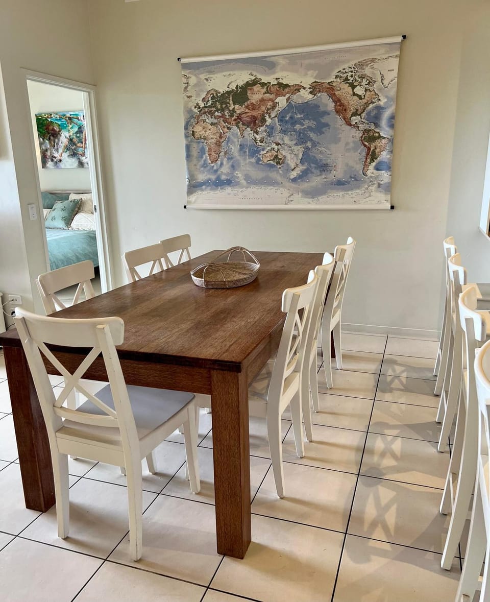 Top-floor beachside apartment with views Apartment in Tweed Heads