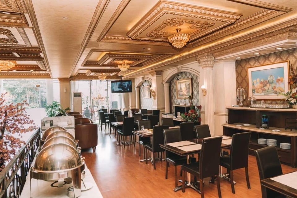 Restaurant/places to eat, Lounge or bar, Banquet/Function facilities