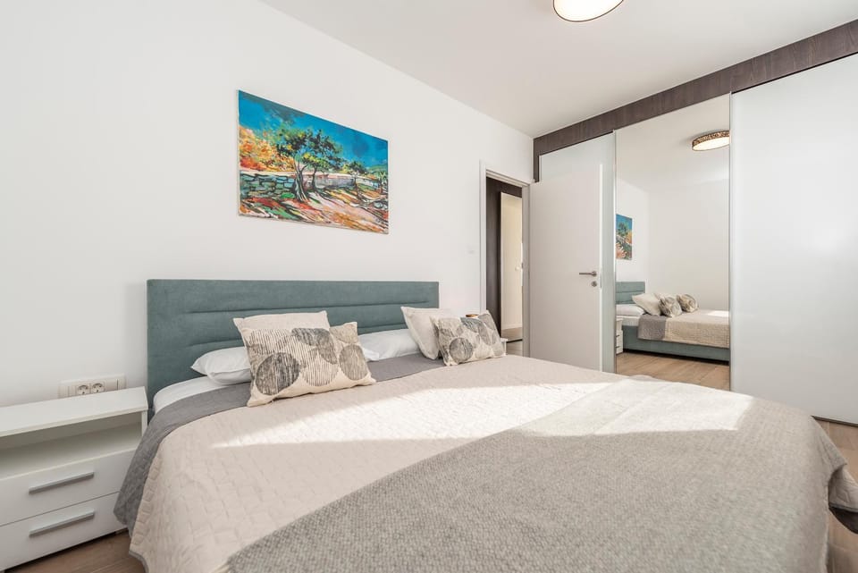 Mediteran luxury penthouse with jacuzzi Apartment in Novalja