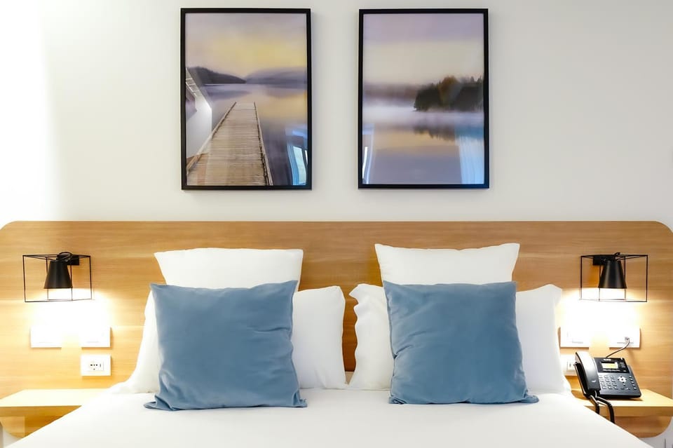 Bed, Decorative detail, Bedroom, locker