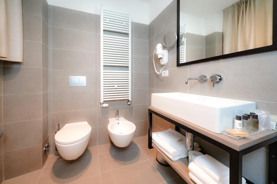 Shower, Toilet, Bathroom, bidet, heating, towels