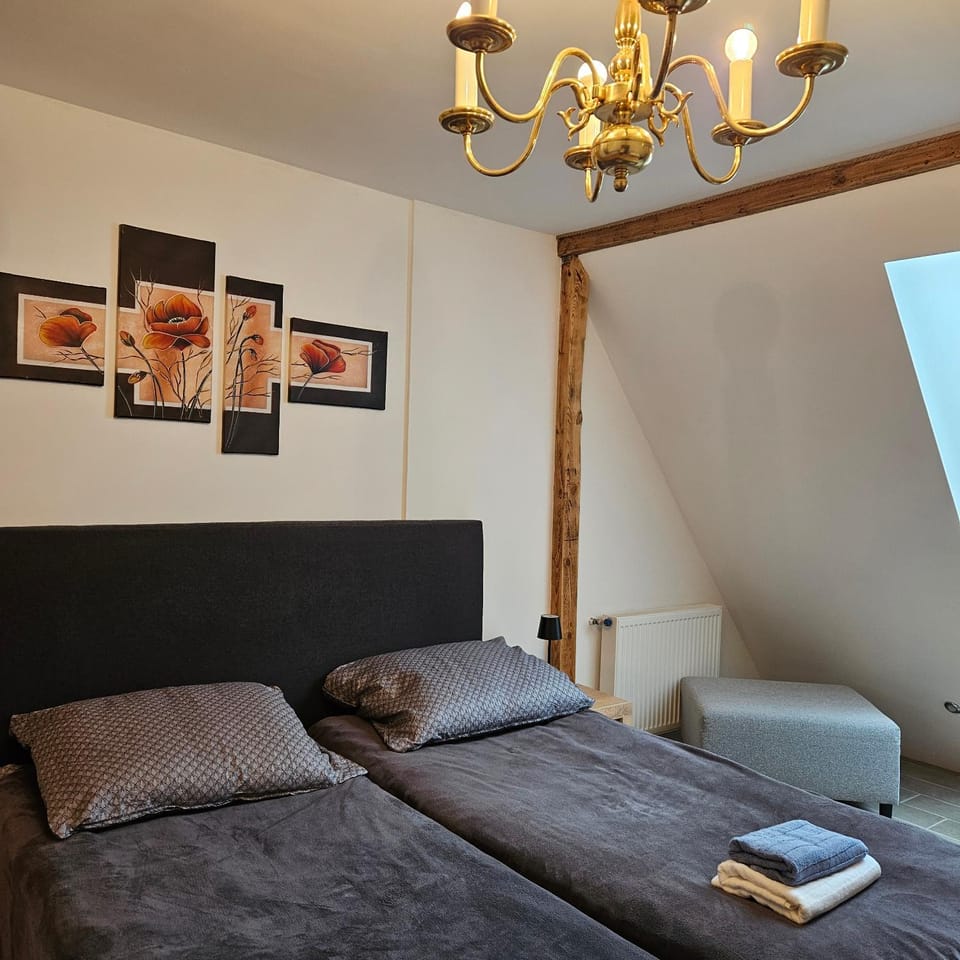 Photo of the whole room, Drinks, Quiet street view, towels